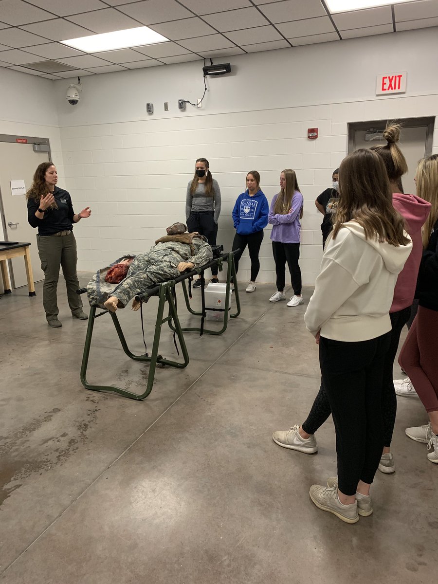 APEX_HealthSci's tweet photo. Thank you to the medics of the @IowaNatGuard MSTC for telling us about the medical careers available in the guard and teaching us how to “stop the bleed!” https://t.co/KMyPpGjJSP