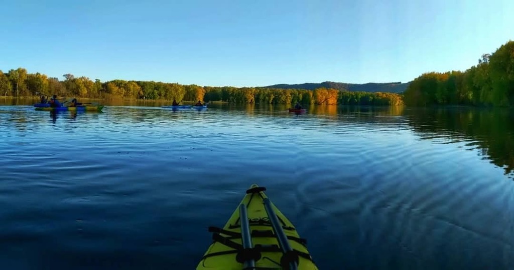 Fall is here! Our last weekend of the season and the weather is perfect! 

#mississippiriver #onlyinmn #minnesota #wisconsin #minnevangelist #getoutdoors #fall #kayaking #wabashamn https://t.co/fq24eXHzOX https://t.co/yGYLDFTY7O