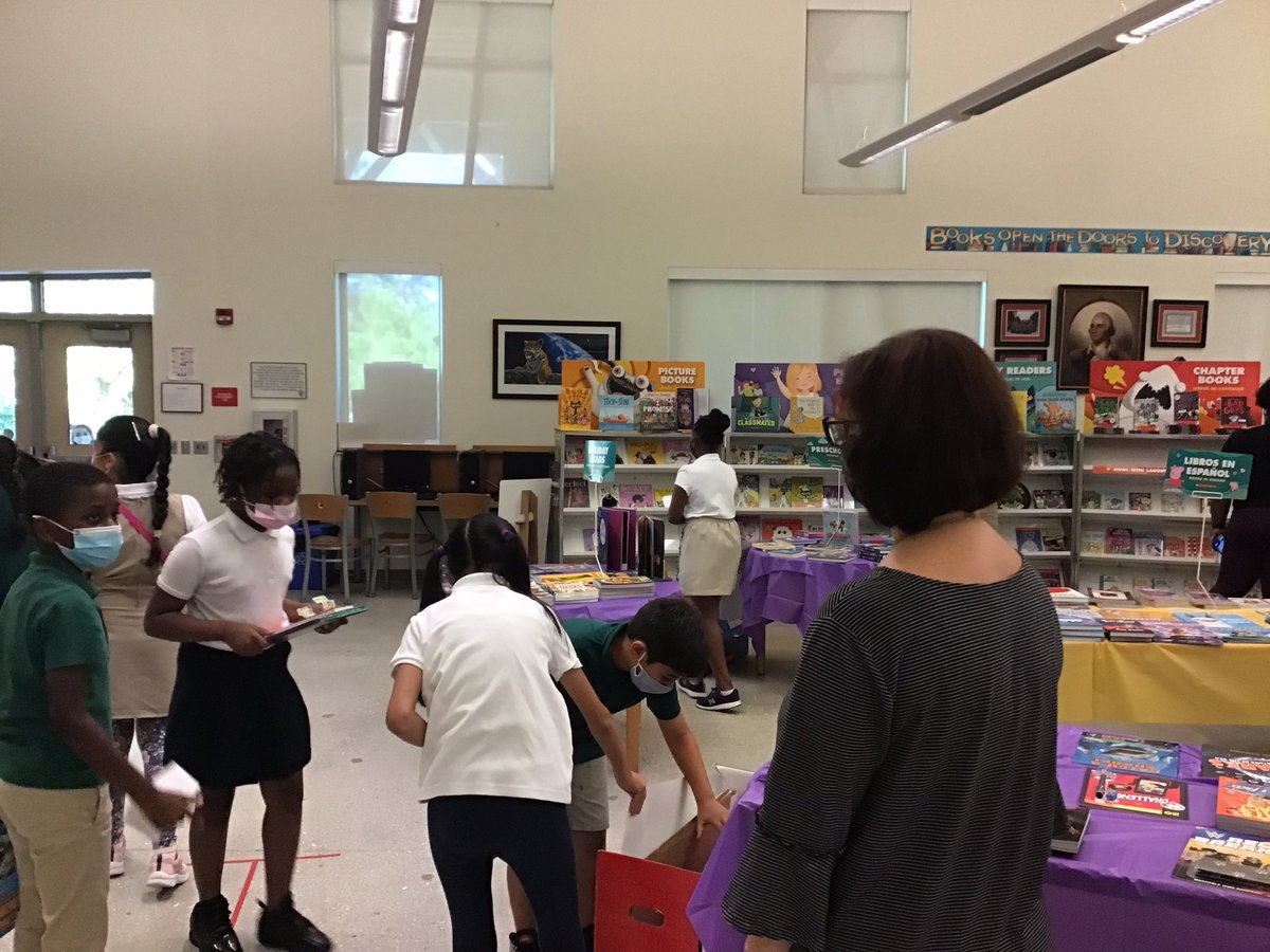 PJESAVIDReaders's tweet photo. #PineJogMediaBookFair Thank you all for coming and shopping ! What a huge success :) ! https://t.co/HDTWaoy1rg