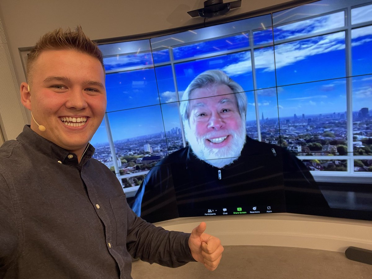.@stevewoz IS IN THE STUDIO!! 🚨🚨🚨 Going live in just under 10 minutes! Watch here: robotify.com/expo