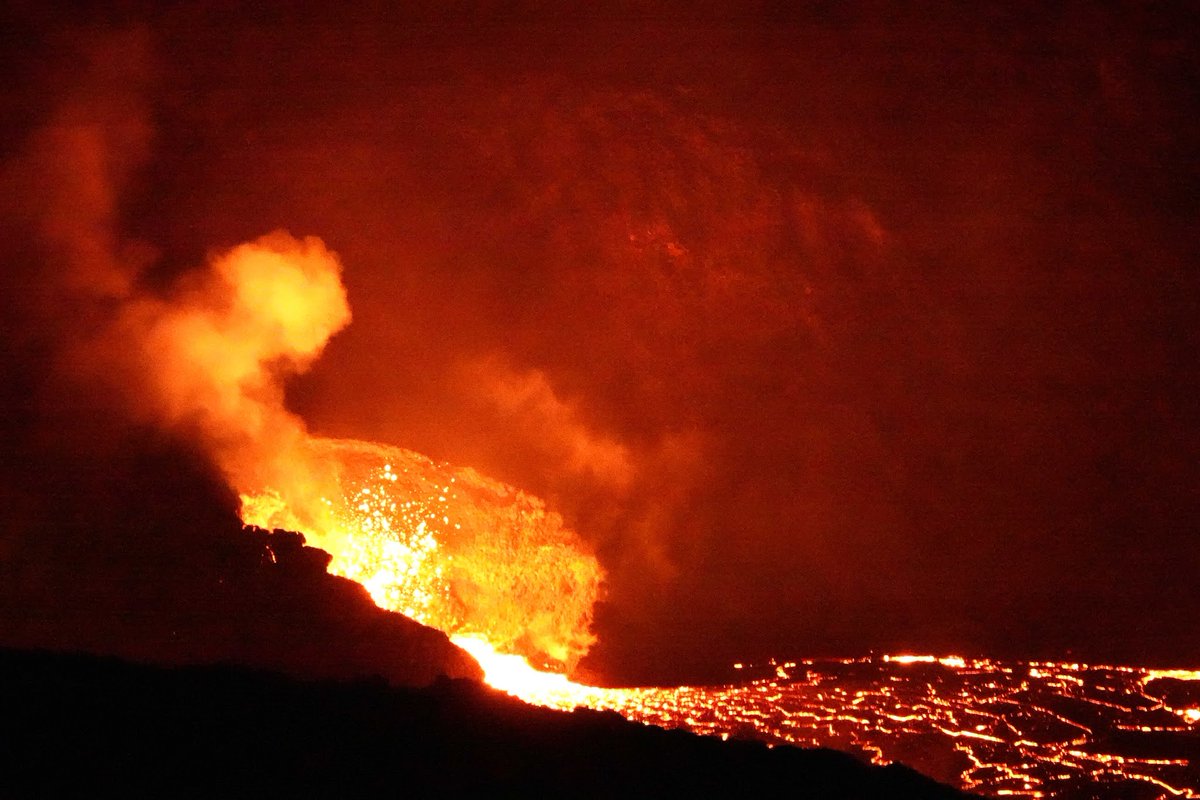 CarenLoebel's tweet photo. Early morning visit to Halema'uma'u
#lava #volcano #kilaueaerupts https://t.co/RsxAI05wXS