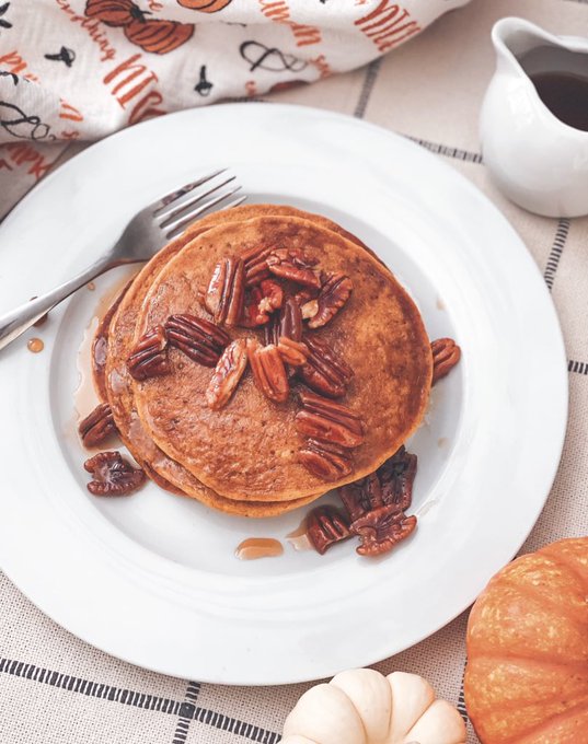 Pumpkin Pancakes Topped With Maple Syrup and Pecans 🎃🍂🥞

Recipe: https://t.co/CgpmbRDIZq

#vegan #glutenfree