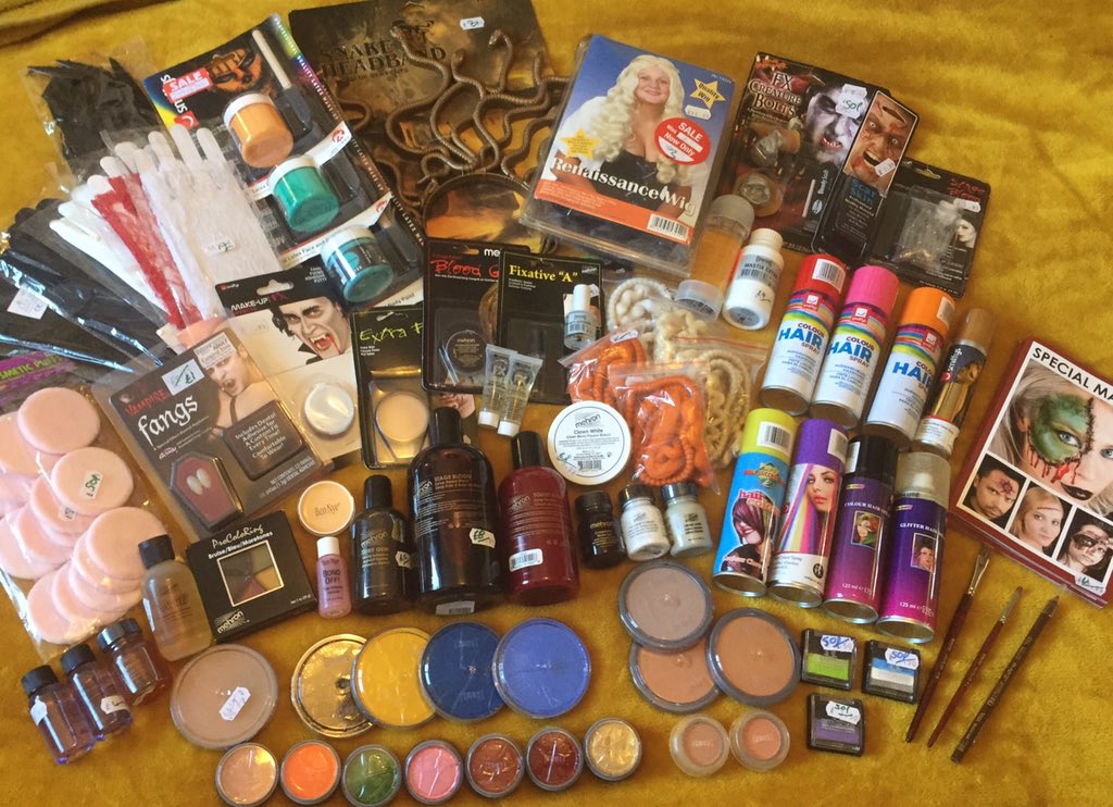 Powderpuff_Room's tweet photo. When you find out there’s a makeup sale in your town! 😮
#makeup #makeupartist #makeupaddict #makeuplover #makeuphaul #wig #sfxmakeup #props #grimas #mehron #halloween #specialaffectsmakeup #mua #hmua #northamptonmua #makeupstudent #northampton https://t.co/0SakMZa5Ag