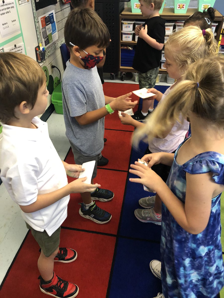 NyflKate's tweet photo. Kinder panthers learned how to play character setting #quizquiztrade using #insideoutsidecircle ! #kaganinkinder @LPEPanthers https://t.co/x7Ddgaas6F