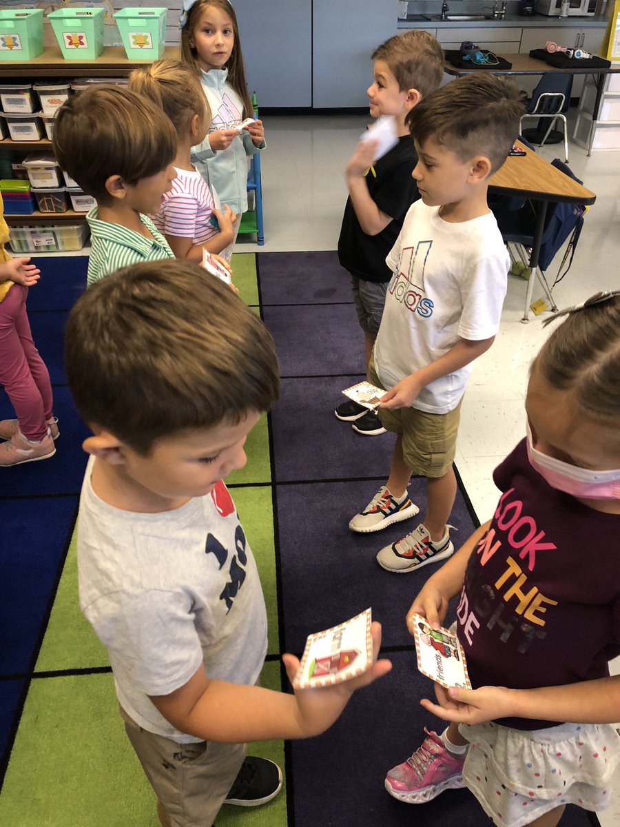 NyflKate's tweet photo. Kinder panthers learned how to play character setting #quizquiztrade using #insideoutsidecircle ! #kaganinkinder @LPEPanthers https://t.co/x7Ddgaas6F