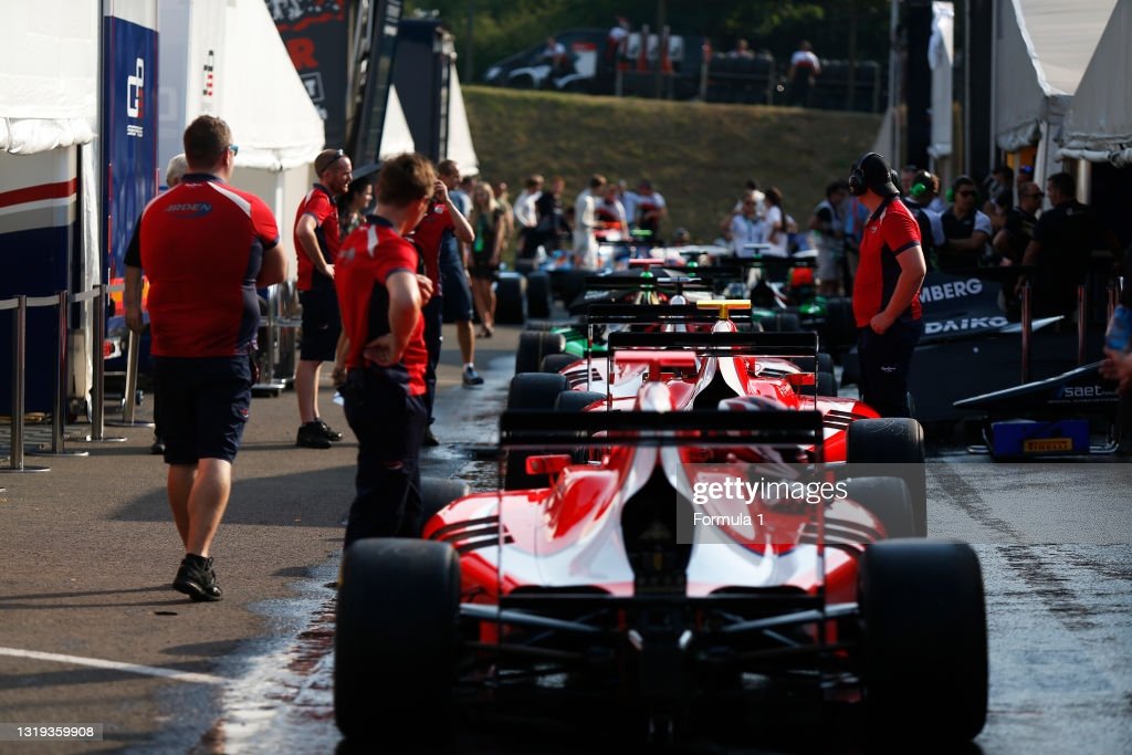 europeanwf1's tweet photo. Ratchatchatchatchatcha pare pare de passar o zap pra morena, é hora de GP3!!!!!!!! Vamos nessa para mais uma super corrida com nossos amigos gp3 verse!!!!!

#GP3 #universeselcaday #BTS40M https://t.co/MrLYqWssdo