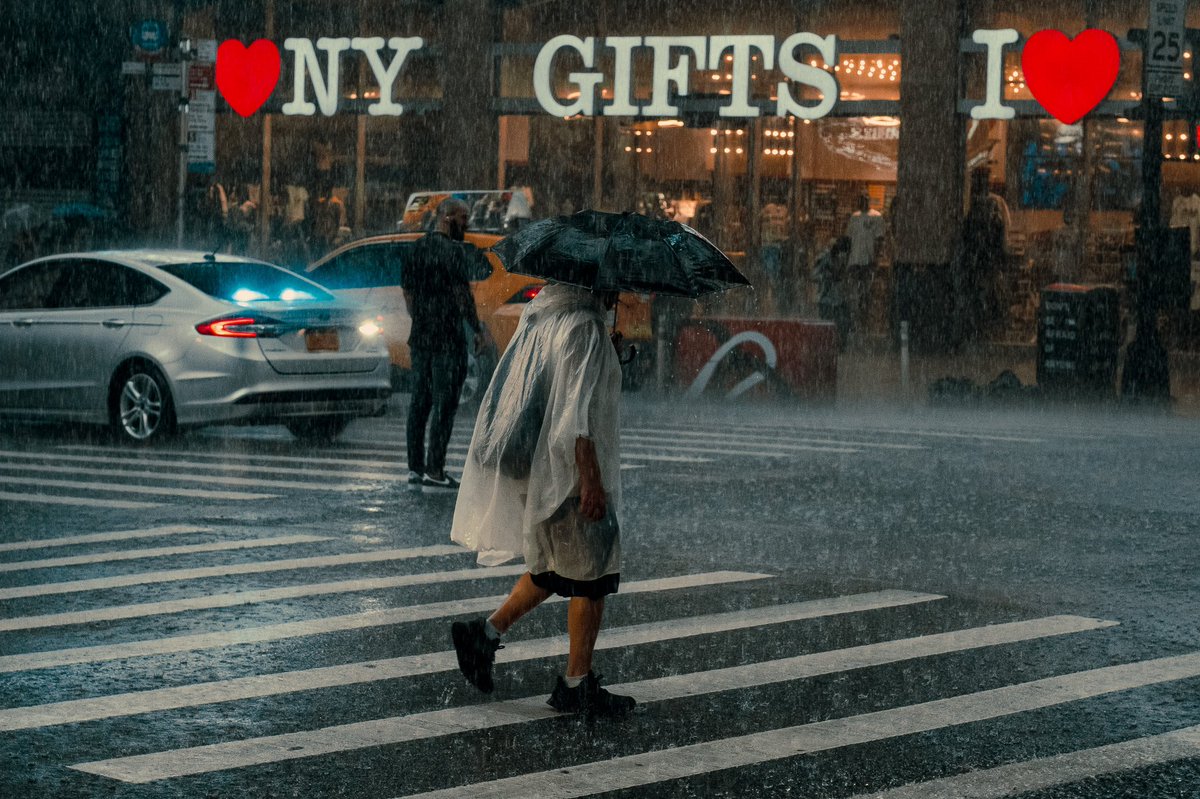 Raylivez1's tweet photo. ☔️ #nyc #streetphotography #photography #art #nft #NFTCommunity #NFTshill #rain https://t.co/D1EuUuAdyX