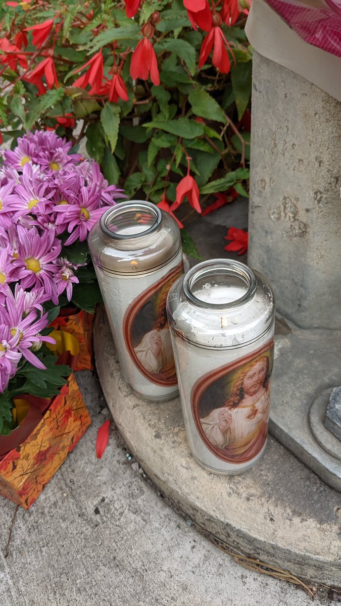 JoannaLavoie's tweet photo. It's been an incredibly heart wrenching start to my day, but I'm honoured to learn more about a caring, loving couple who was taken far too soon. 
#highparkTO #LittlePortugal https://t.co/v3qMykcDXf