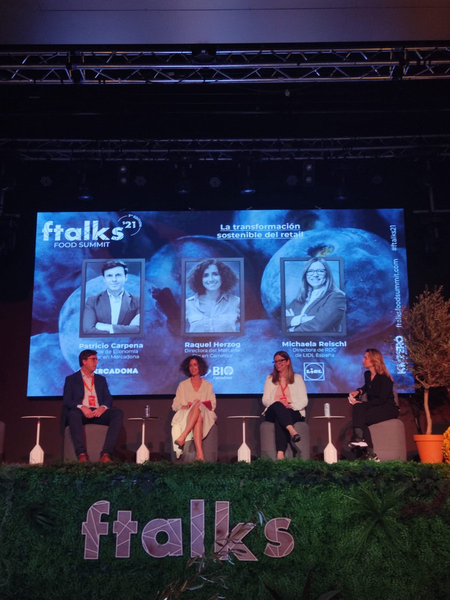 catavalencia's tweet photo. Estrategias de #economiacircular para hacer el #retail más sostenible y regenerativo 
Aprendiendo sobre prácticas reales de @Mercadona @CarrefourES
Ldl @PlaceresCarulla #ftalks21 https://t.co/9hBzFXL8bI