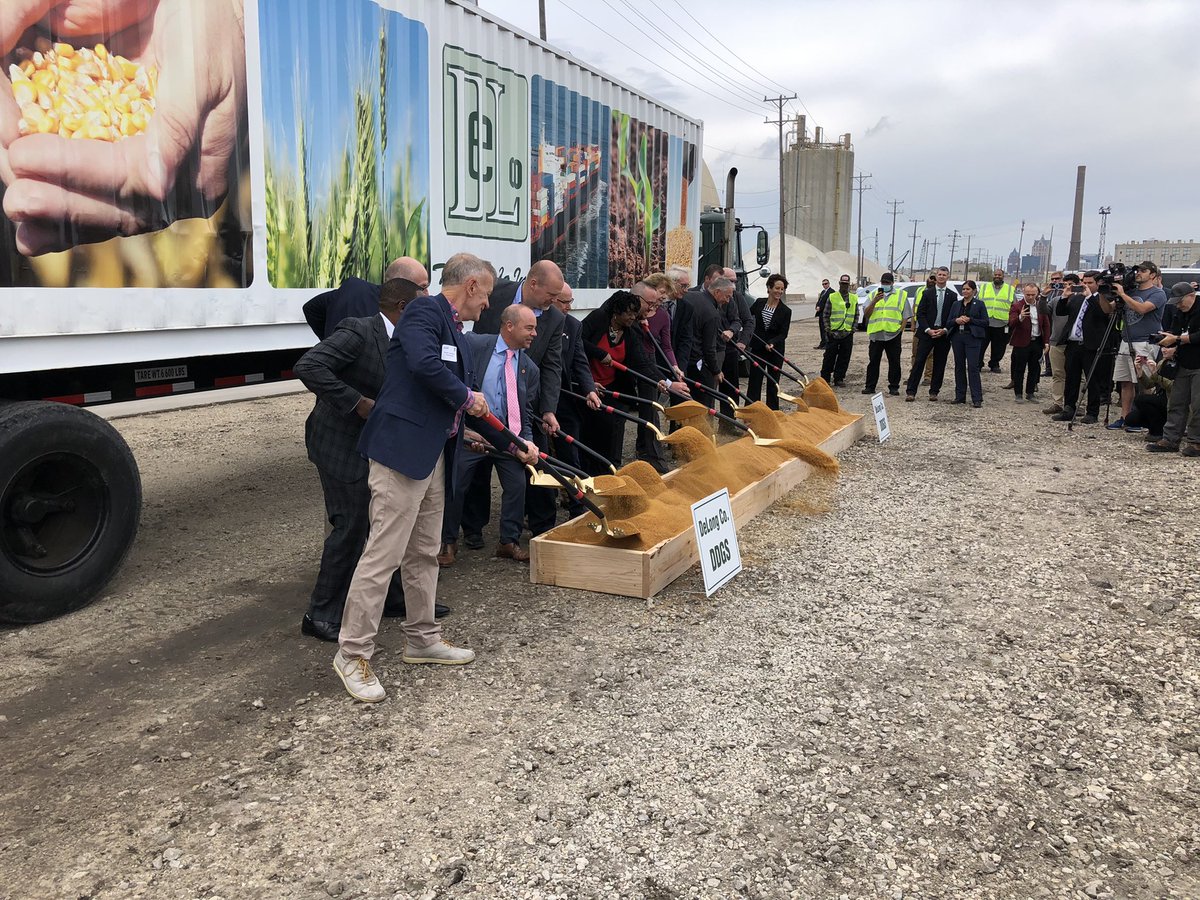 RepGwenMoore's tweet image. Yesterday, I attended the groundbreaking ceremony for a new agriculture facility at the Port of MKE. This will be a new opportunity for WI farmers, helping them reach a global market. We must keep investing in our infrastructure to stay competitive &amp;amp; support our local economy.