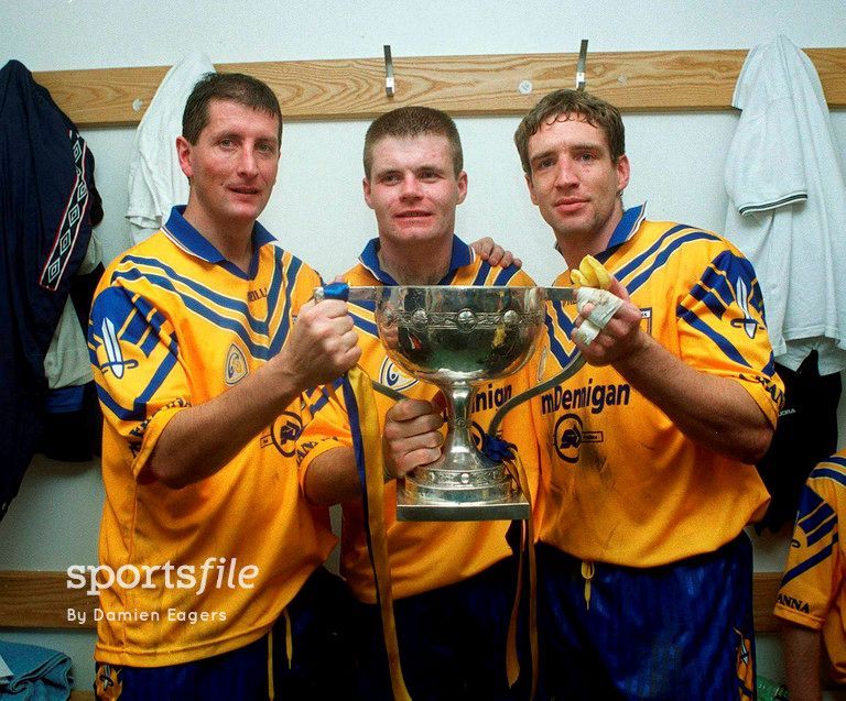 sportsfile's tweet photo. 📅 #OnThisDay in 2000

@clgNaFianna players Mick Galvin, Dessie Farrell and Kieran McGeeney celebrate with the cup after beating Kilmacud Crokes in the Dublin SFC Final at Parnell Park.

https://t.co/PdDnNg1gF0 https://t.co/VAcgzp1Jki