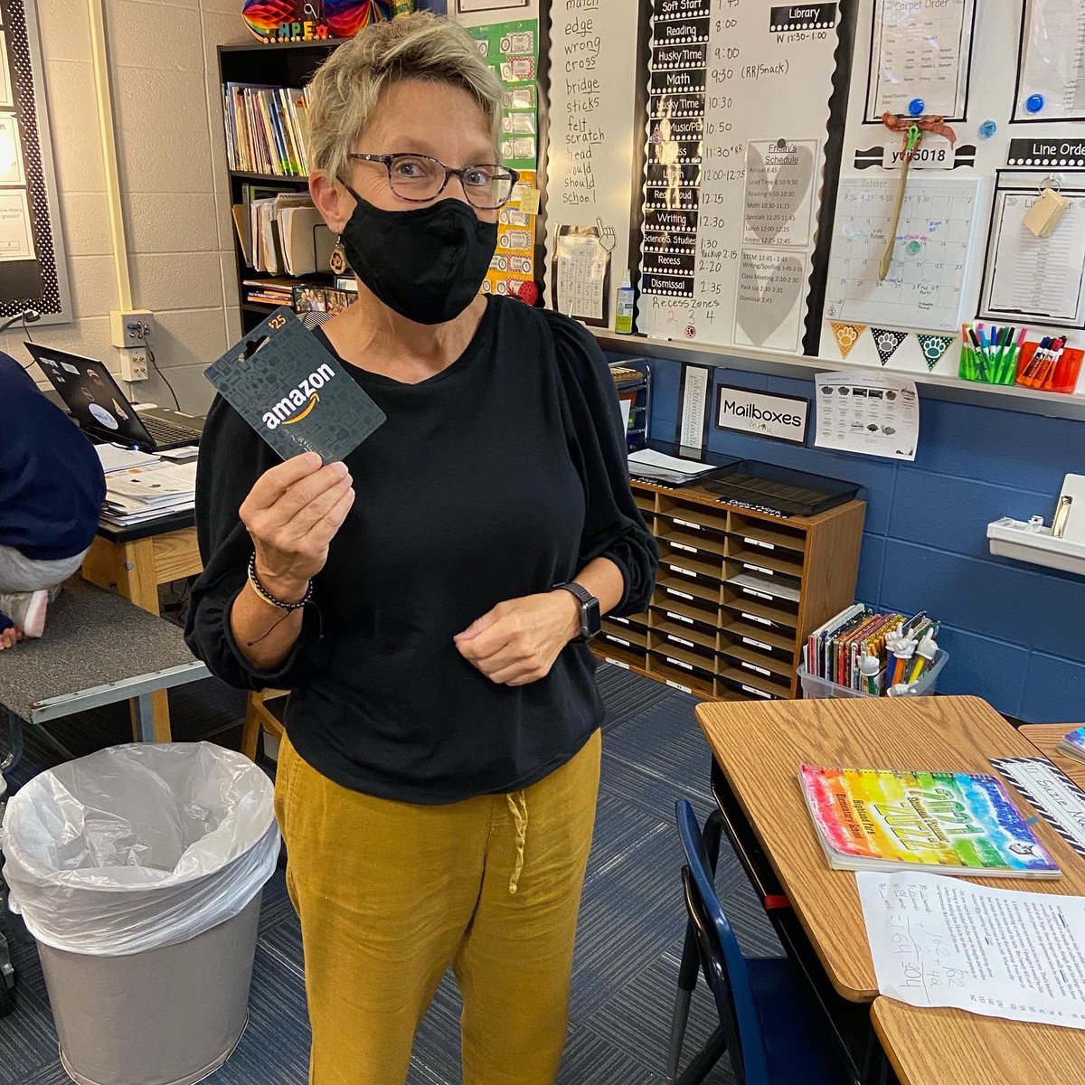 hpe_huskies's tweet photo. Highland Park PTA is the best of the best. These two lucky teachers won gift cards for having the highest class participation at the last meetings. Thank you families! https://t.co/UglyleJQge