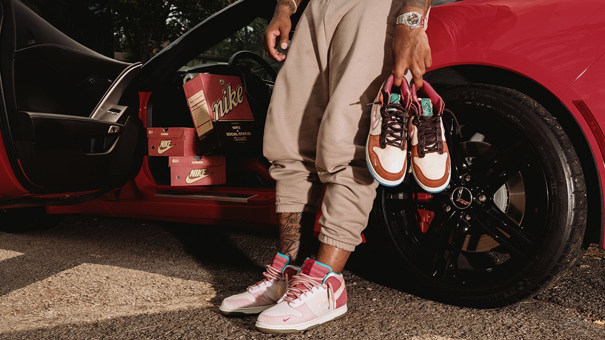 dunk mid strawberry milk