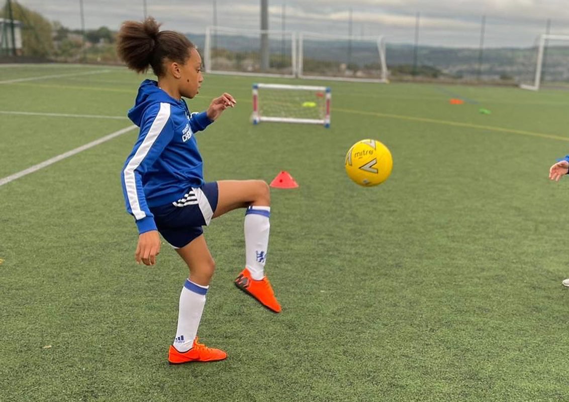 Box2Box_FA's tweet image. 𝙀𝙭𝙥𝙚𝙧𝙩𝙨 𝙞𝙣 𝙩𝙝𝙚 𝙒𝙤𝙢𝙚𝙣’𝙨 𝙜𝙖𝙢𝙚! ⚽️
We pride ourselves on our understanding, experience &amp;amp; links to the most appropriate environments to help young female footballer’s reach their potential! Join us to find out more..

Book a Free Taster: 5sport.co.uk/clubs