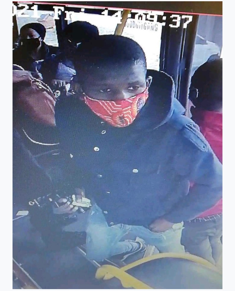 AndiMakinana's tweet image. Golden Arrow bus passengers robbed of their belongings by five armed men who posed as passengers.

According to the Daily Voice, this happened on Jakes Gerwel Drive last Friday at 9.47am. The bus was traveling from Cape Town to Mitchells Plein. 😡

You may know these faces.