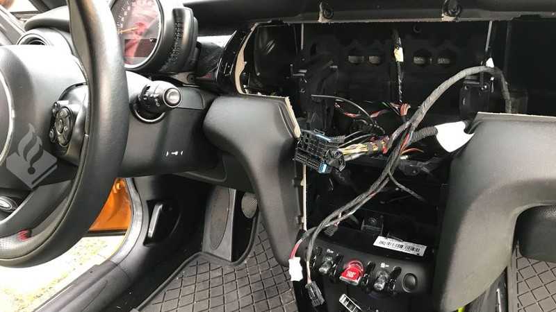 Door onze districtrecherche is een verdachte aangehouden die verdacht wordt van diverse autoinbraken.

De verdachte is voor de raadkamer geweest en blijft voorlopig nog 90 dagen in voorarrest.

#politiezuiderpark #eenheiddenhaag #aanhouding #recherche  #OM #autoinbraken