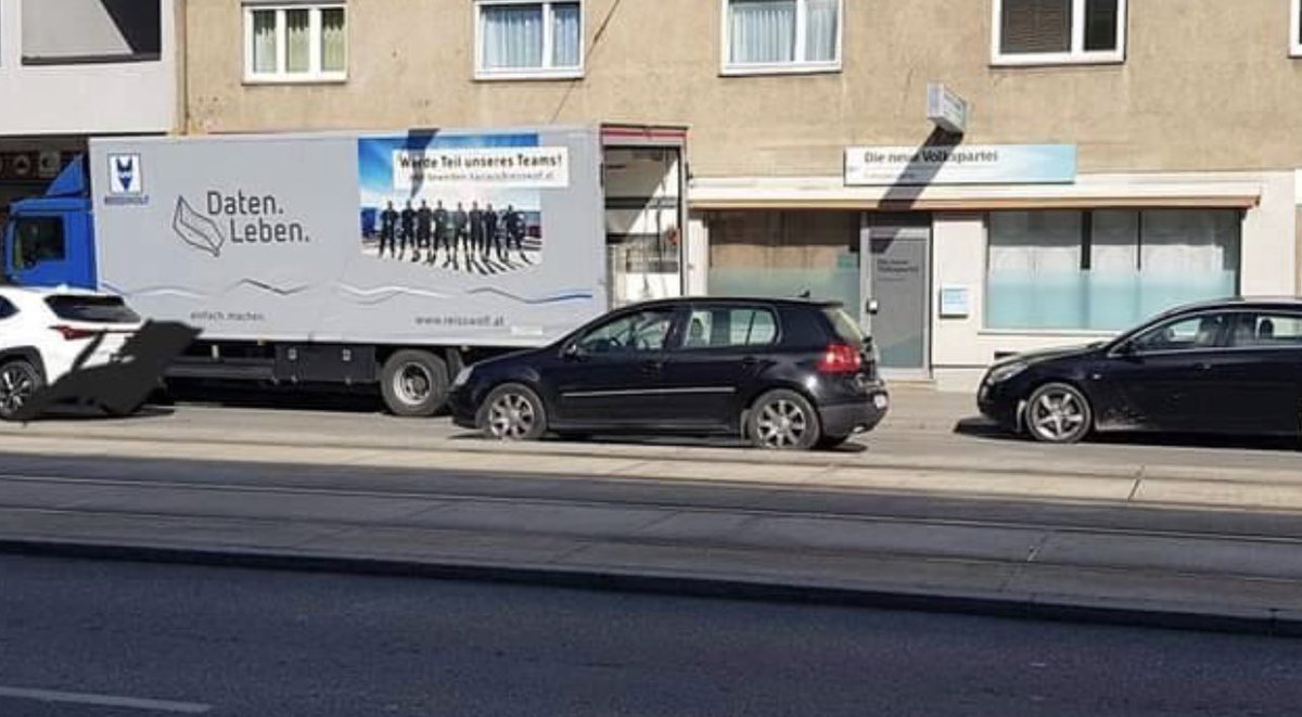 m_yueksek's tweet photo. Die ÖVP Donaustadt am Kagranerplatz dürfte beschäftigt sein! https://t.co/w6wSGHZP7K