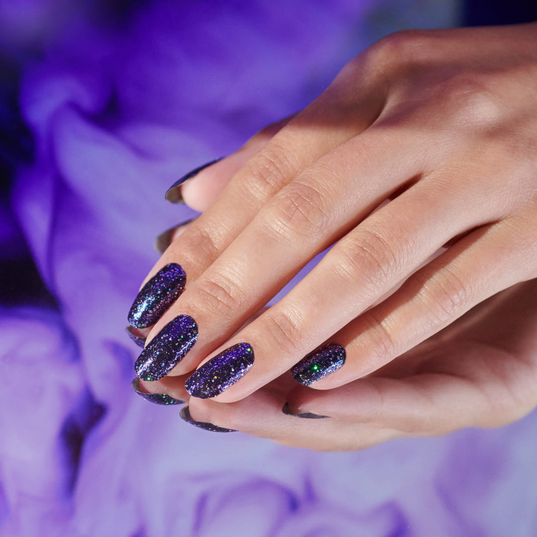 colorstreet's tweet photo. Meet "Euphoria," October's Host-exclusive shade! Host a qualifying Nail Bar this month and unlock this mesmerizing color-shifting glitter set for purchase. 💅✨ Contact your Stylist to learn more. 💁‍♀️ *Restrictions apply. https://t.co/qfhF19uV57