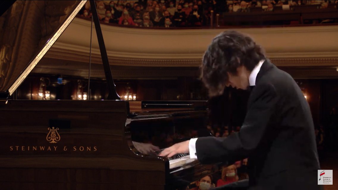 dupondts's tweet image. 予備予選から1次、2次、3次と毎回異なる印象を受け、その度に驚きと進化、成長を感じさせる演奏。審査員が彼を選ぶのは、クラシックピアニストとしての伸びしろなのかもしれない。3次での演奏は彼特有の間の取り方で、かてぃんワールドにすっかり魅了 #角野隼斗   #ショパンコンクール