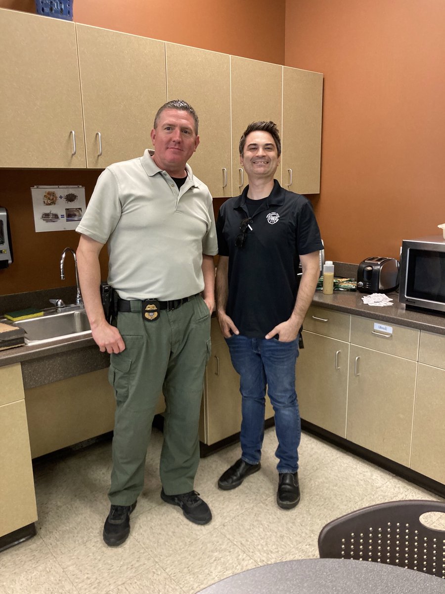 FiredPie's tweet photo. First responders pizza drop round 02, our Fired Pie GM Marty was generous enough to treat our Scottsdale (Mountainview) Police Department with some of their favorite Fired Pie’s 🍕 and Salads.
.
Job well done, thank you Scottsdale PD for your service and support.
.
.
#firedpie https://t.co/NFsZQHhEzv