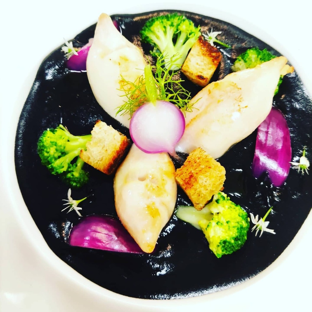 IlCandeliere's tweet photo. Totani ripieni, crema di patate al nero, broccoli dell'orto, crostini di pane croccante... https://t.co/ivQgH1qJcz Totani ripieni, crema di patate al nero, broccoli dell'orto, crostini di pane croccante... Totani ripieni, crema di patate al nero, broccoli dell'orto, crostini di… https://t.co/rFoF85A9HY