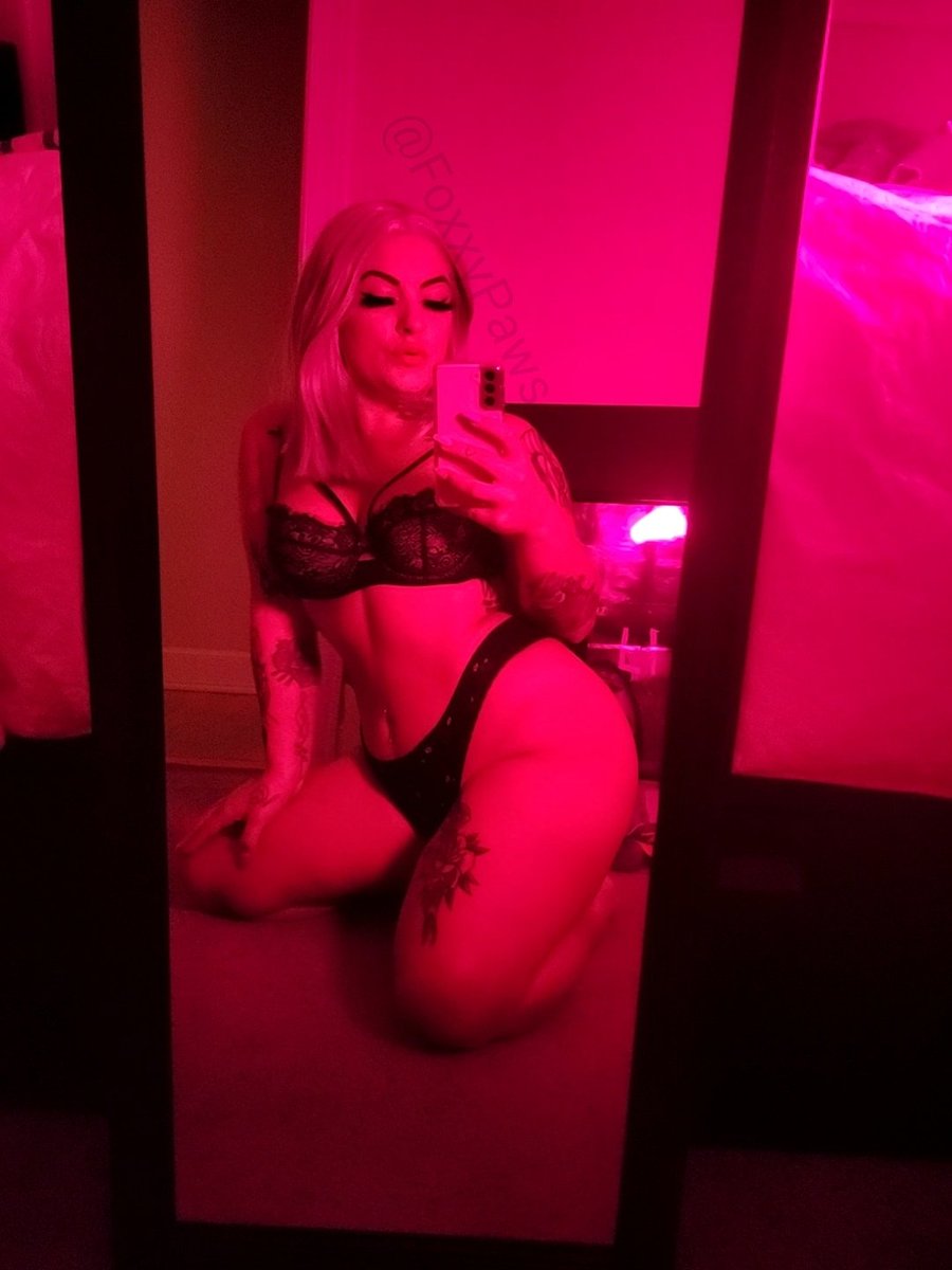 FoxxyPaws's tweet photo. broke boys don't deserve no
✨✨Lucy✨✨ https://t.co/ICCTdvRHUR