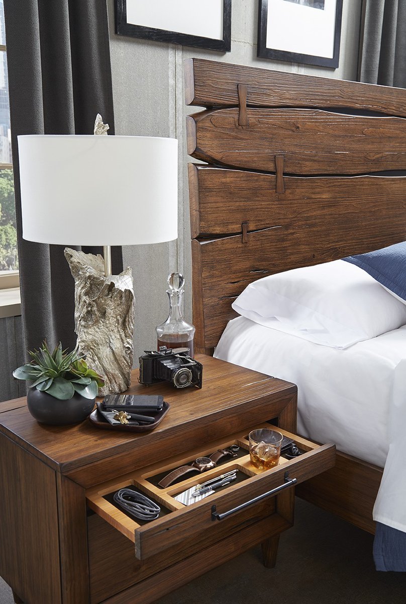 Sometimes it’s all in the details✨ This solid wood bedroom set starts at $1095