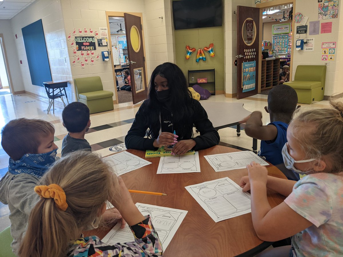 LPS_EIP's tweet photo. Terraye's 1st graders @WHWildcats  really enjoy analyzing story elements! #ThisIsEIP https://t.co/BCHk2aJr6p