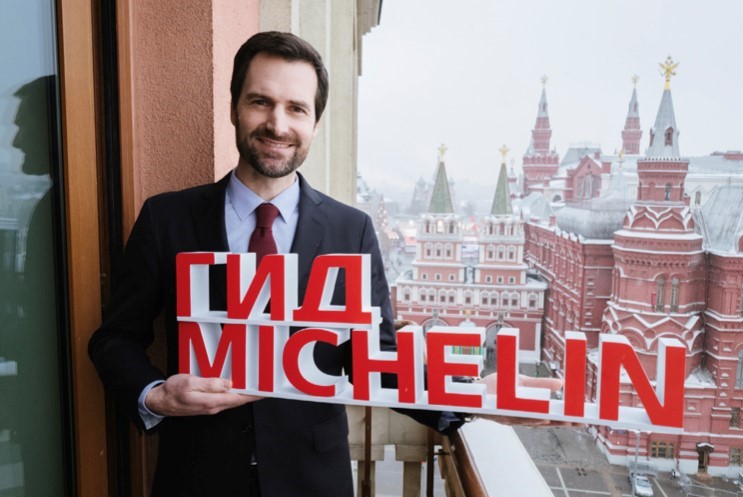 MichelinNews's tweet photo. 🗣️ « Le Guide MICHELIN et Moscou partagent un moment historique avec la révélation de la sélection du Guide MICHELIN Moscou 2022. Les inspecteurs ont été particulièrement séduits par la qualité des produits locaux. �� @gpoullennec, Directeur International des Guides MICHELIN. https://t.co/t1sRTlbTmK