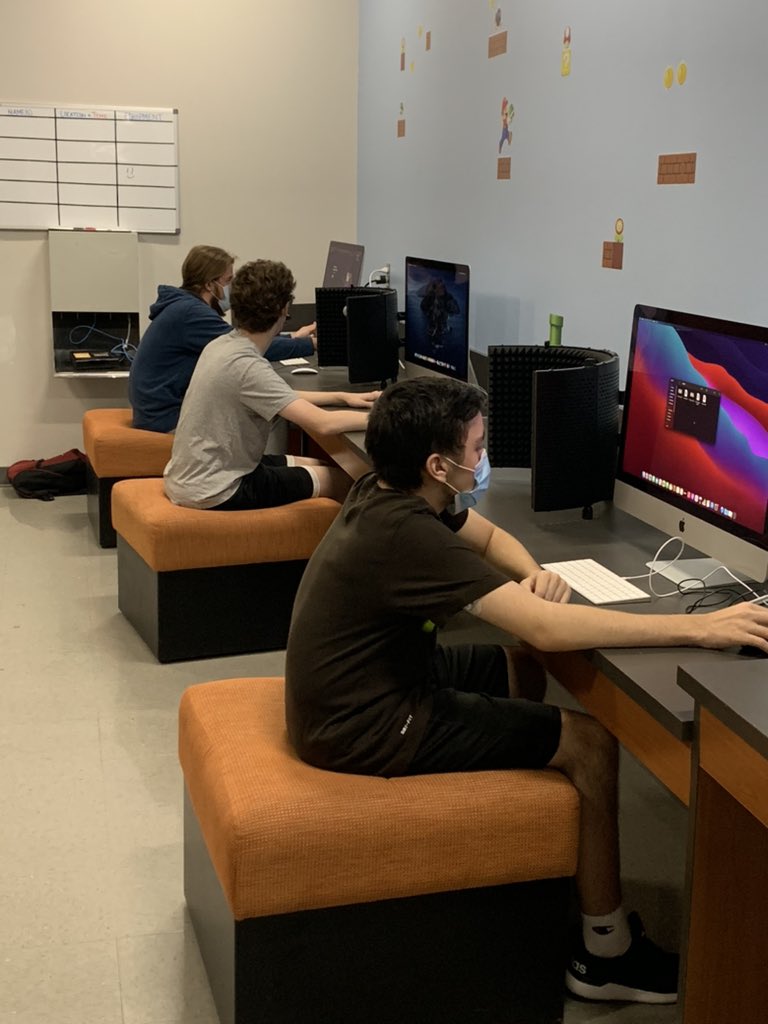 MrsKaseySmith's tweet photo. This is a great scene! Students in #FilmAndStudio use our editing station to begin their post production! #GAHS #WarriorWay https://t.co/iWSl66FHTx