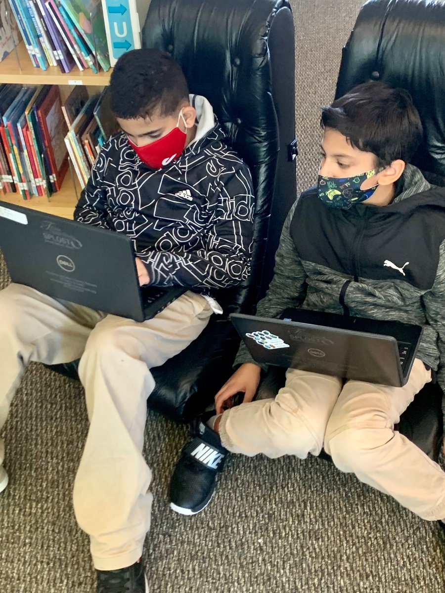 alison_tripp's tweet photo. I loved hosting Ms. Gonzalez’s class for our co-taught unit on the “Roaring Twenties” #togetherwesoar #fcsmeti #isesstrong @IsonSpringsES @LakashaLee @erichollinhead https://t.co/JTfC4bsgTf