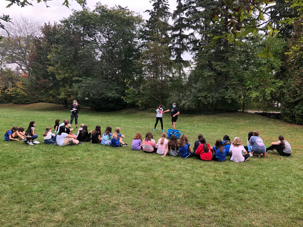 MrWatsonHNMCS's tweet photo. @HNMCS Grade 7 class practicing their self-defense skills with @SAFEinternationalviolenceprevention&amp;selfdefense @mslubanskiHNMCS https://t.co/B63Mgugzho