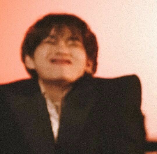 thvsv_'s tweet photo. Como alguém consegue magoar um ser humano desse?
EU TE AMO KIM TAEHYUNG https://t.co/z8BaQIp2U3