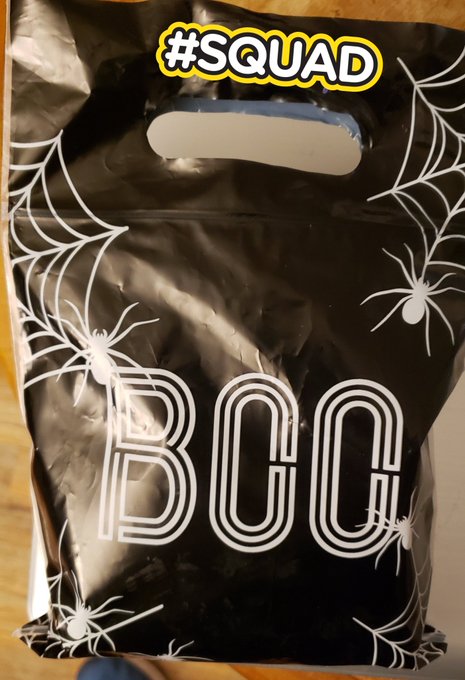 Aww someone at my vanilla job made candy bags for everyone even me. Of course I cover my named those