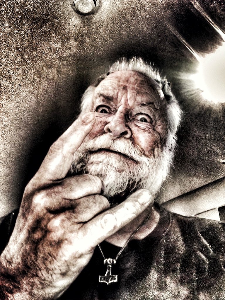 Papanomaly tweet media