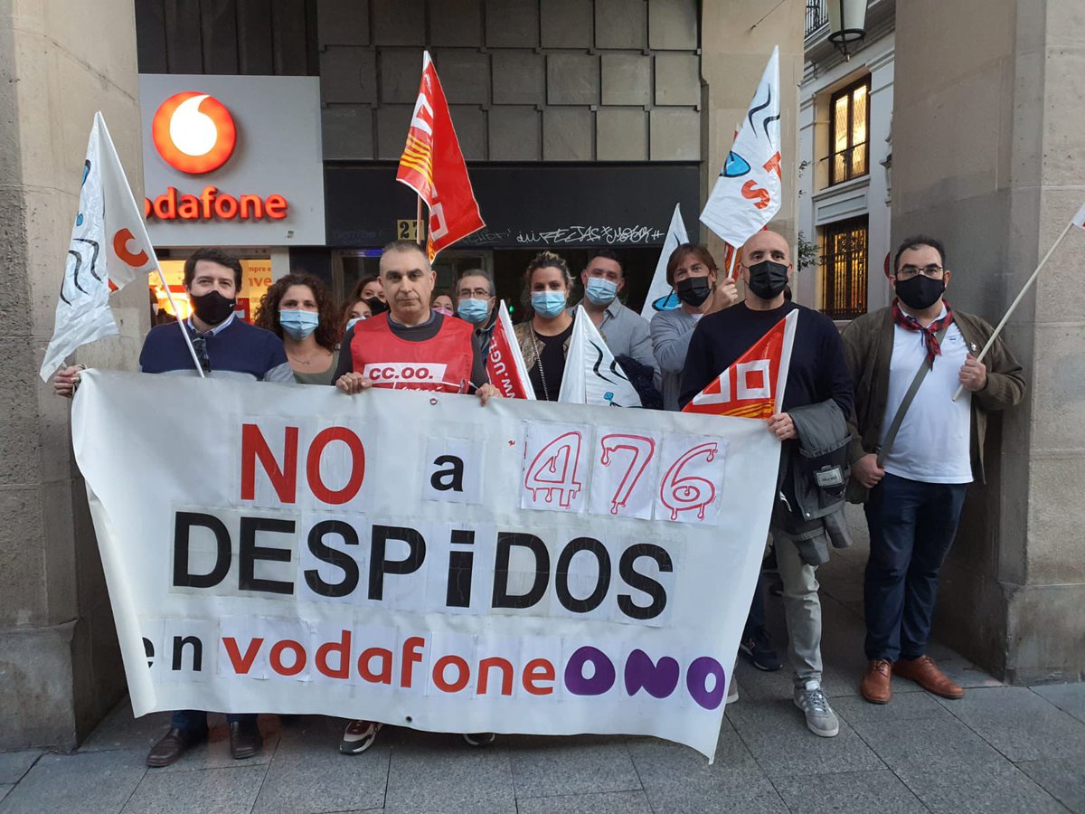 stcvodafone's tweet photo. Hoy concentración contra el ERE impuesto por Vodafone. Esta vez en Zaragoza. #NOEReVodafone #STCteinforma. https://t.co/awW3zGwztF