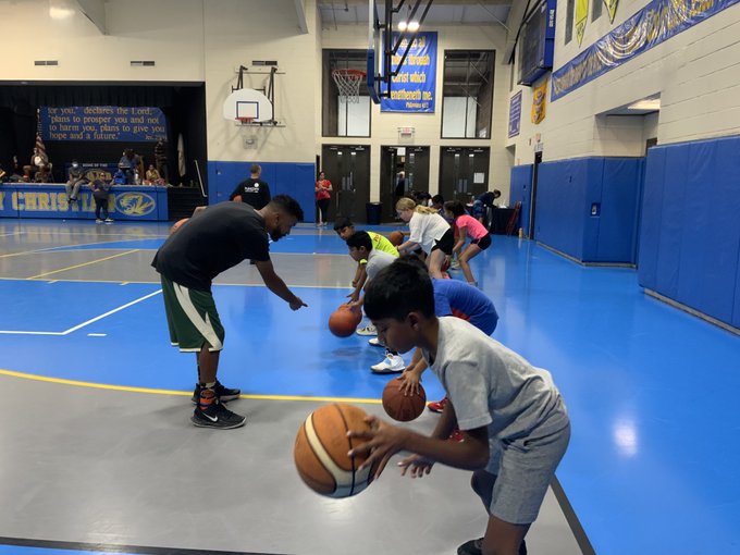 ushoops's tweet photo. #WeWorkingHere
⚒️🧱🧱2night our #YoungChampions will be #WorkingHard to 👩🎓🧑🎓learn the game we love
Building A Foundation #TheRightWay
🤔Where will you be?
*Boys&Girls Grades 1-8
*HS/MS Boys
7pm TimothyChristianSchool~2008 Ethel Road, Edison
@Mai_EMS @InRomanWeTrust @EdisonRec https://t.co/40sMjEIUYG