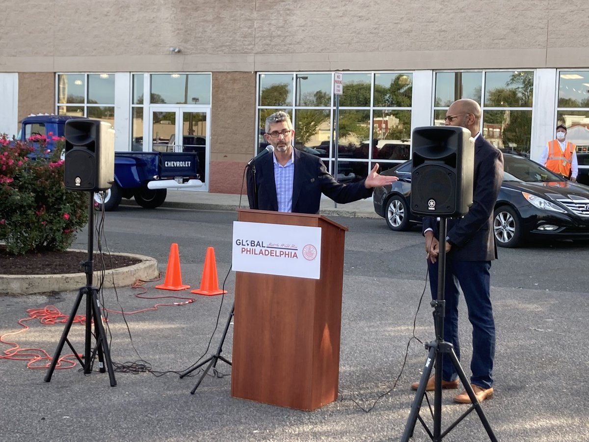 GlobalPhila's tweet image. Now at the podium with the #SDG1 #mural remarks is none other than David Mercuris of @GoldenbergGroup! Thank you for joining us! #SDGPHL #ARTSPHL @AdamRogers2030