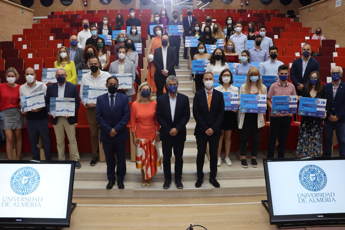 ualmeria's tweet photo. ¡La UAL premia la excelencia estudiantil! 🔝
Ayer se entregaron las Becas de Excelencia de la UAL 🏅 a los alumnos de nuevo ingreso y a los universitarios con mejor expediente académico👩🏻🎓👨🏻🎓
Puedes leer más en UALNews 👉🏻 https://t.co/hsCh70gx0c
#soyUAL #BecasUAL #UAL https://t.co/nJC300u01P