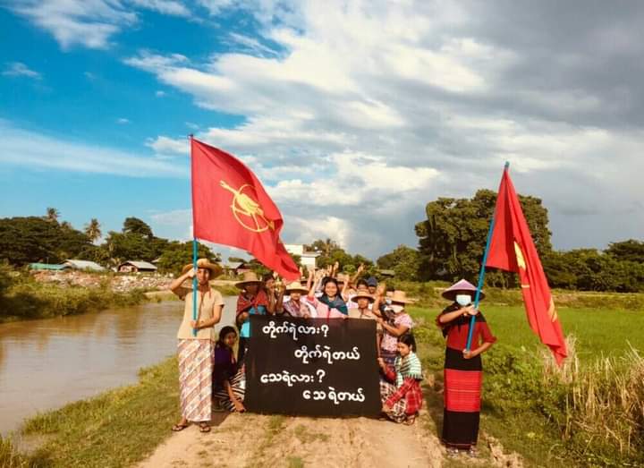 EithinzarMM's tweet photo. We Fight, We Win
#တိုက်ရဲလား_တိုက်ရဲတယ်
#သေရဲလား_သေရဲတယ် 
 စစ်အာဏာရှင်ဆန့်ကျင်ရေး အဆုံးသတ်​ရေး ဆက်လက် ပါဝင်တွန်းလှန်သွားကြမည်ဖြစ်ကြောင်း ချီတက်ဆန္ဒပြ။ 
#အရေးတော်ပုံ_မုချအောင်ရမည်
#WomenAllianceBurma #WAB
#WhatsHappeningInMyanmar 
#RejectMyanmarMilitaryCoup 
#FightForBurma https://t.co/ZEAhenUQlH