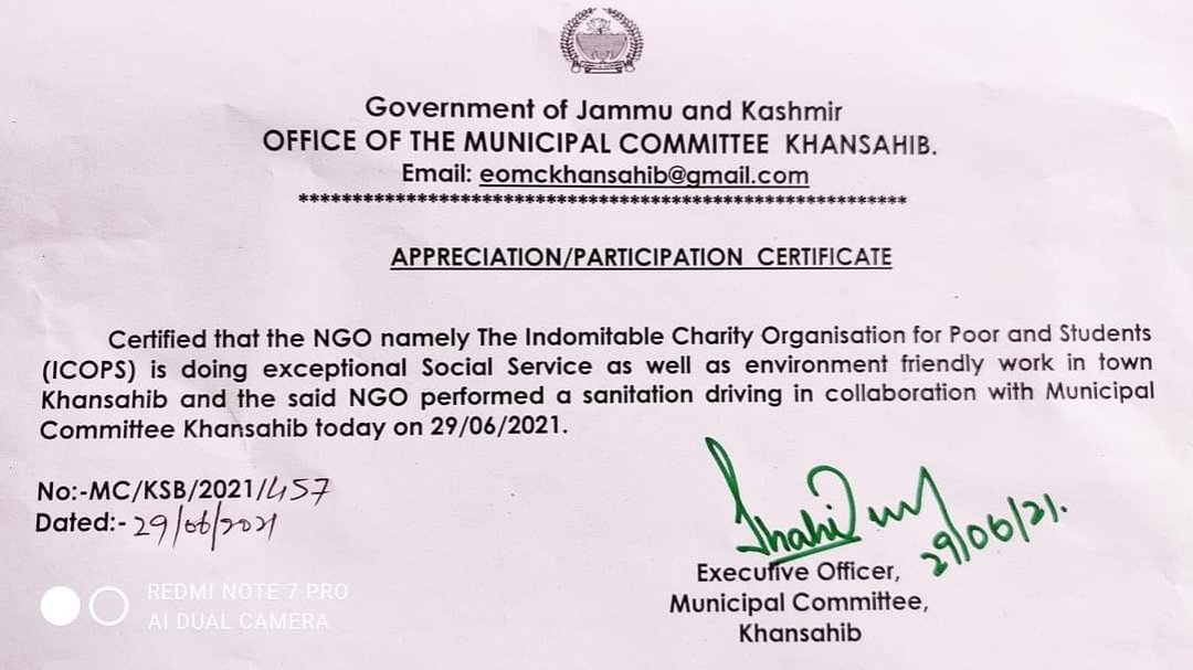 icops764's tweet photo. We were honoured to be presented with an appreciation certificate by the honourable Executive Officer of the Municipal Committee Khansahib. The work we try to do is a miniscule contribution in the name of facilitating the act of giving forward.
Donate to: 0275040100030496 https://t.co/oaGNGjNo63