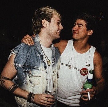 ctharchivs's tweet photo. calum hood and michael clifford giving us the frat boys energy https://t.co/xWHKp28h3a