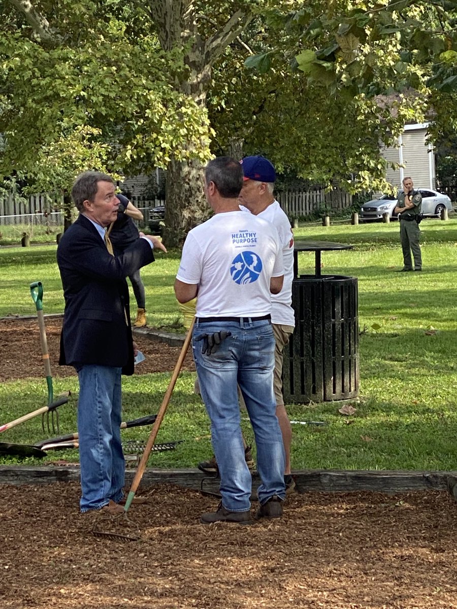 TheValleyNeigh1's tweet photo. As if the ⁦@Elanco⁩ Global Day of Purpose wasn’t enough ⁦@IndyMayorJoe⁩ used Triangle Park to announce a 16.5 million dollar investment into our parks using funding from the American Rescue Plan. Indy Parks can expect much needed makeovers AND expanded WI-FI https://t.co/eR0rrODUYy