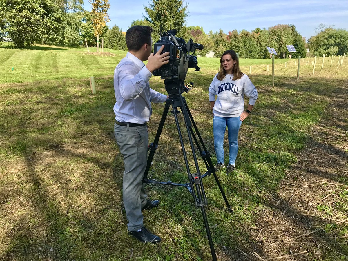 MikeFerlazzo's tweet image. .⁦@BucknellU⁩ student Caroline Lopez ‘24 speaks with ⁦@WNEP⁩ reporter ⁦@CKeatingWNEP⁩ about this morning’s #environmental effort to plant 100 #trees and shrubs in 100 minutes along Miller Run near the Art Barn. The segment will air in the 5 p.m. newscast.
