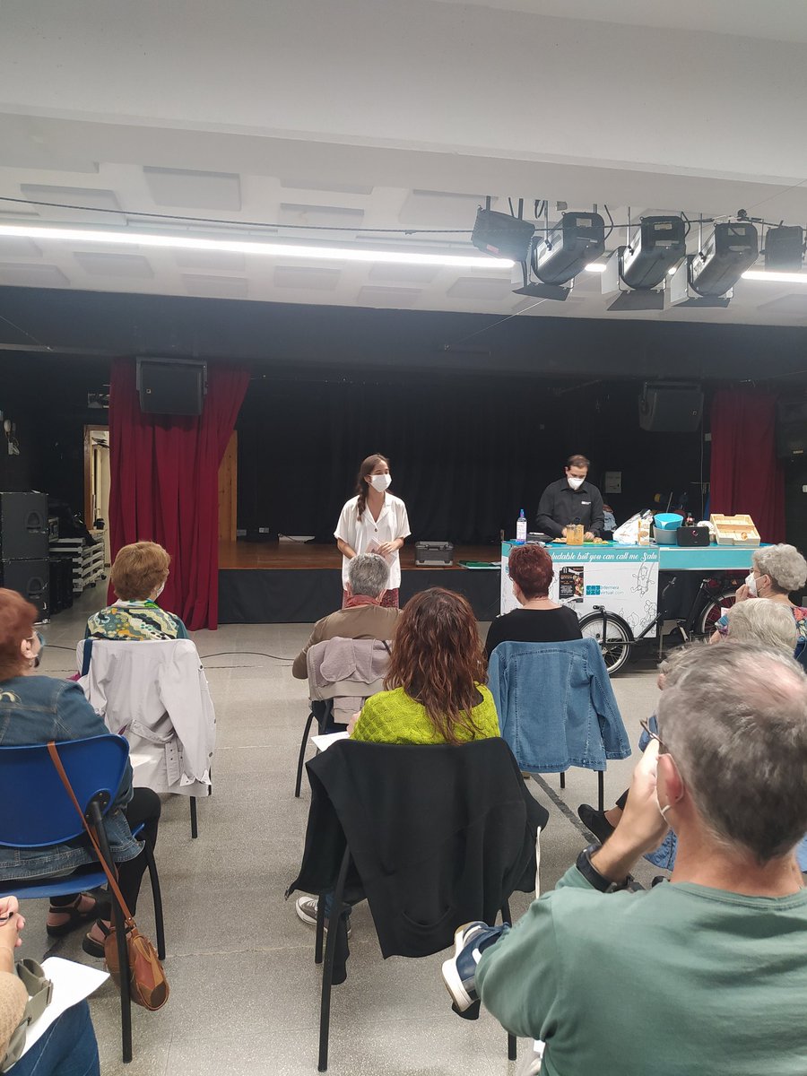 desosong_'s tweet photo. Avui hem presentat la guia #RepensaElQueMenges 🌱 al @CasalBProspe de @Bcn_NouBarris. Un barri molt important per nosaltres per la connexió amb agents socioeconòmics i la vinculació amb els projectes educatius que dinamitzem a la zona. https://t.co/mEtavhgB9r