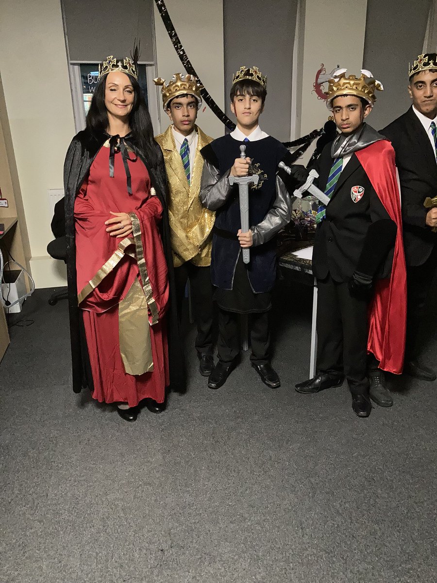 AJRAllModCons's tweet photo. An outstanding Open Eve at an outstanding school @ChallneyBoys - an absolute buzz of excitement everywhere! @DanielC01979224 @DrPEvans @markmailer @ChallneyPEDept @historyRichards @TNugloze @EnglishChallney @ChsbComputing @ChallneyDesign https://t.co/uSWGT4PKAa