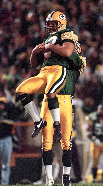 HistoricPackers's tweet photo. Today in 1996: Chris Jacke's 53-yard field goal lifts Packers to 23-20 overtime win over 49ers on MNF. Trailing 17-6 at halftime, Green Bay's defense allows just 75 yards in the second half and OT, while Don Beebe's career day (11 rec., 220 yards, 1 TD) lifts offense. https://t.co/aLBHwUQ6UA