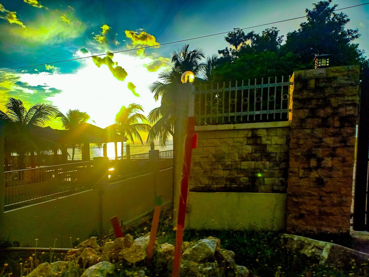 kuttangraphy's tweet photo. Peace ♥️

#NaturePhotography #sunset #seaside #sunsetphotography #PicOfTheDay #islandlife #kuttangraphy 🕊️ https://t.co/KrFpvnNDXX