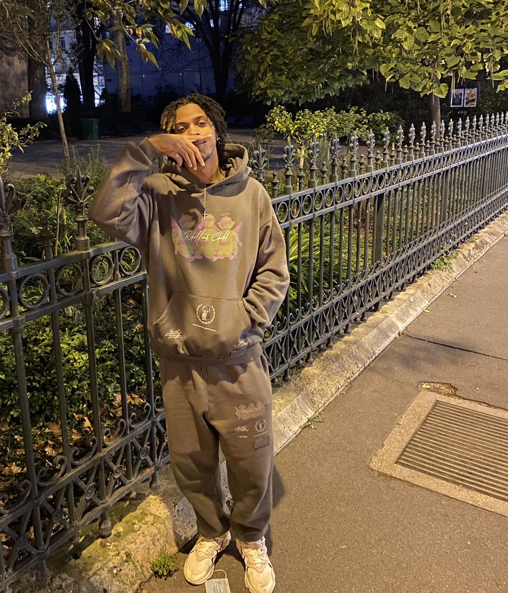 adbj05's tweet photo. Juste pour vous montrez mon nouvel ensemble🧍🏽‍♂️ https://t.co/KBZOcJ2KhJ