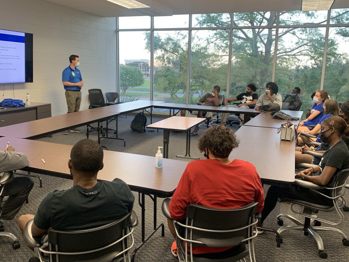 PrivateersSAE's tweet photo. A huge thank you to Dr.O’Brien at Ochsner Health for sharing his experiences in the sports medicine industry with our student-athletes! #PrivateersExcel https://t.co/Osirr5GnF2